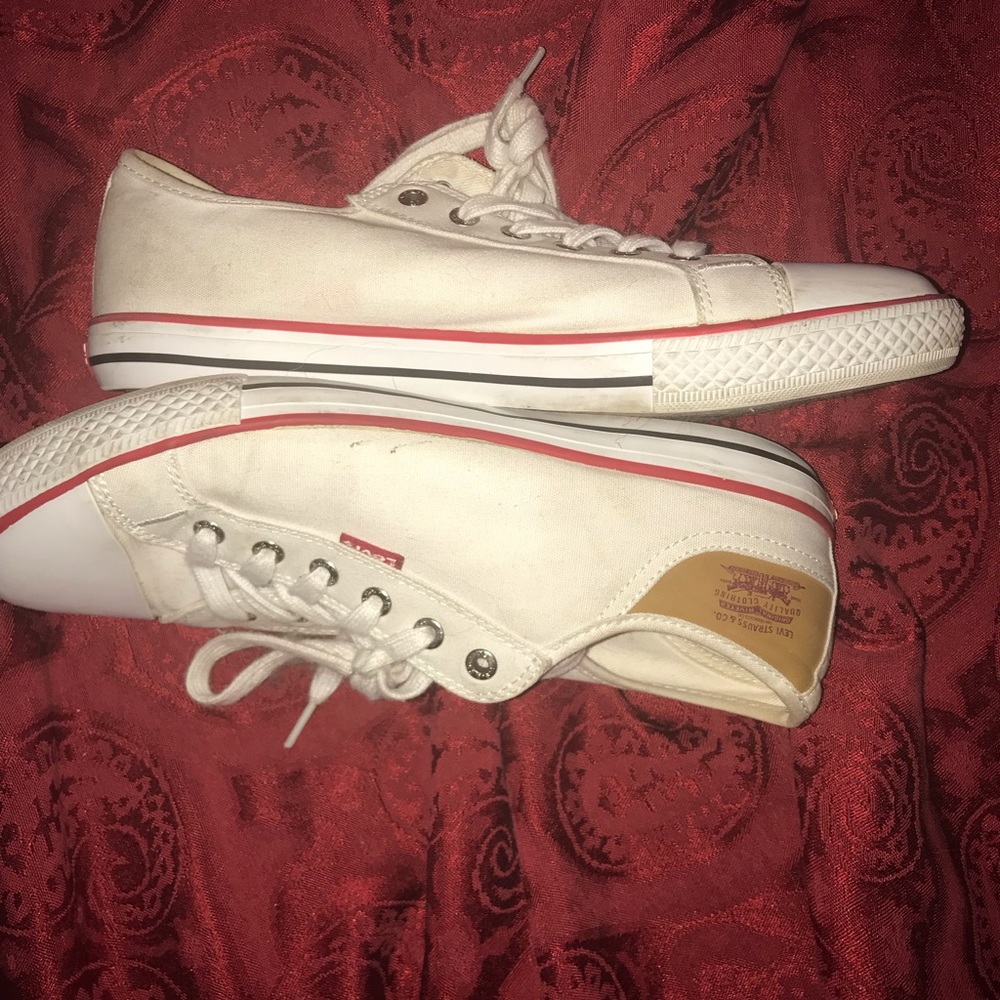 LEVIS  Brand Sneakers - White w Classic Red Stripe!